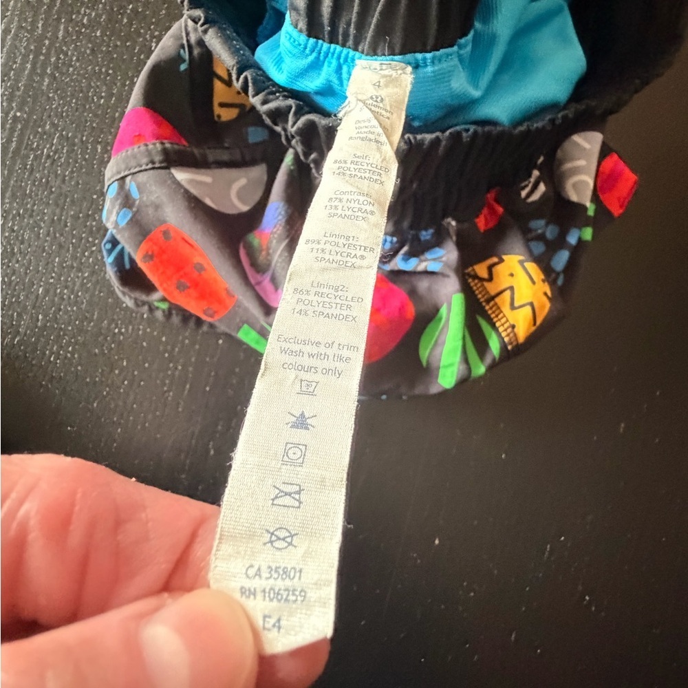 Lululemon SeaWheeze Tracker Shorts size 4 - Picture 6 of 7